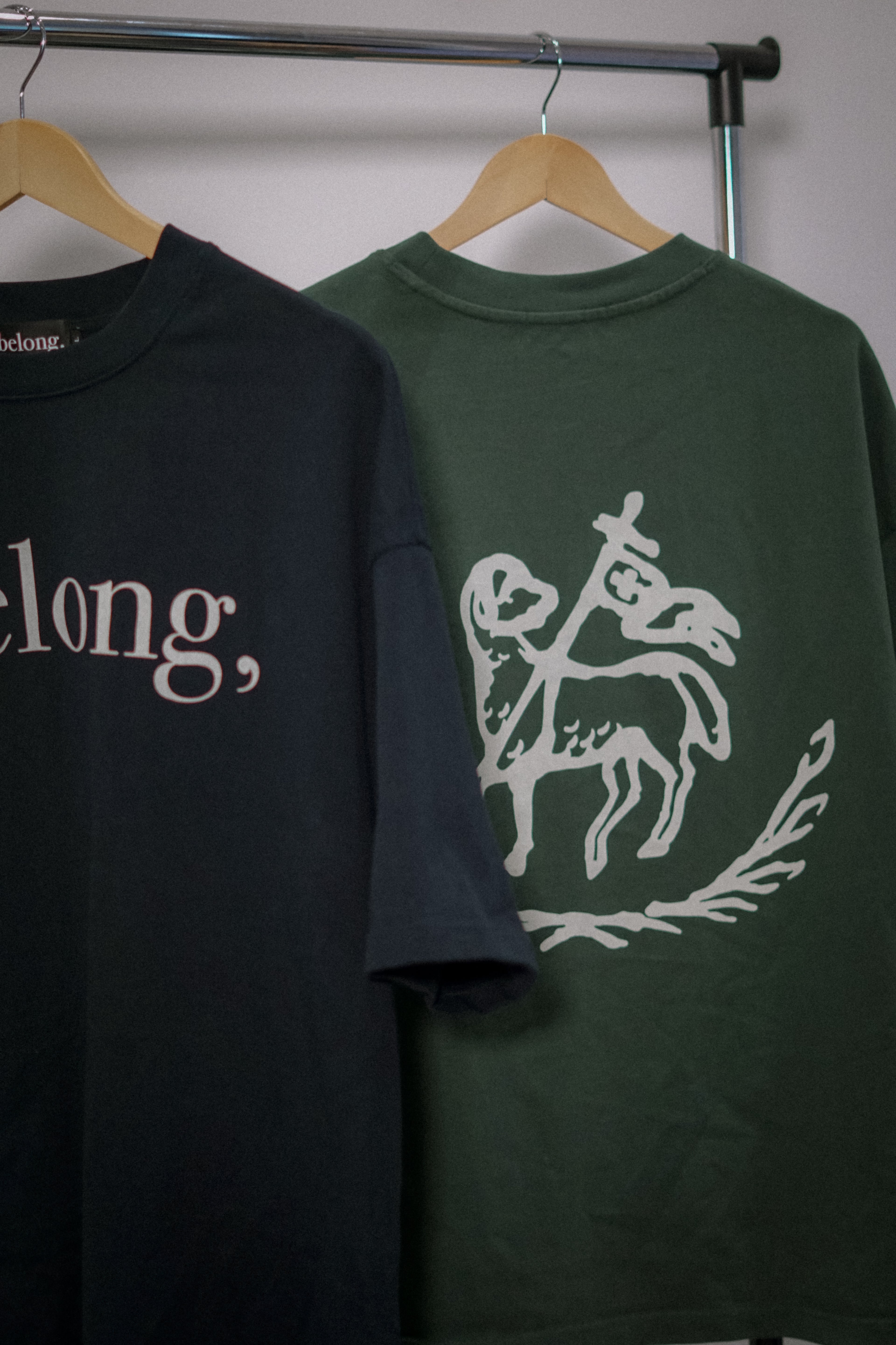 ibelong, "Agnus dei" heavyweight cotton t-shirt in dark-green